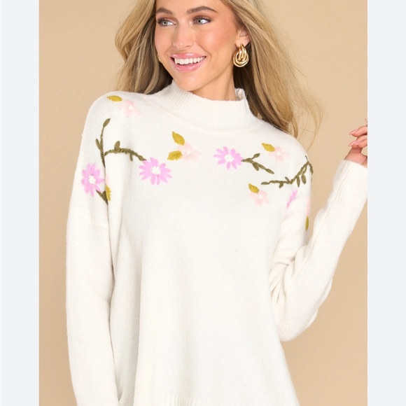 Staccato Cream Colored Sweater with Embroidered Flowers Sz M NWOT - Picture 8 of 8